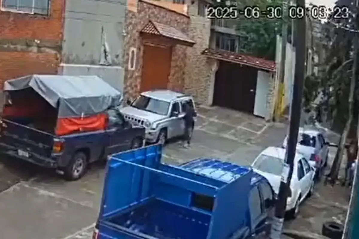 (VIDEO) Aunque le disparan, logra escapar de un intento de secuestro en el mercado Xonaca 1 logra escapar de un intento de secuestro en el mercado Xonaca