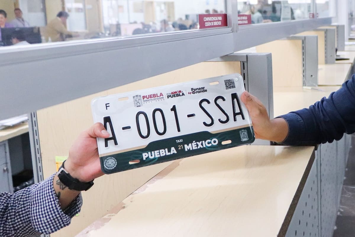 Así son las nuevas placas para el transporte público en Puebla