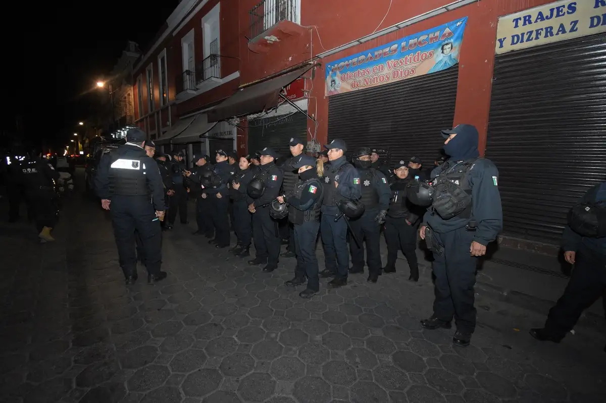 Operativo de reordenamiento en el centro de Puebla