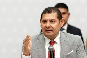 “Pónganse a trabajar”, pide Armenta a alcaldes de Puebla