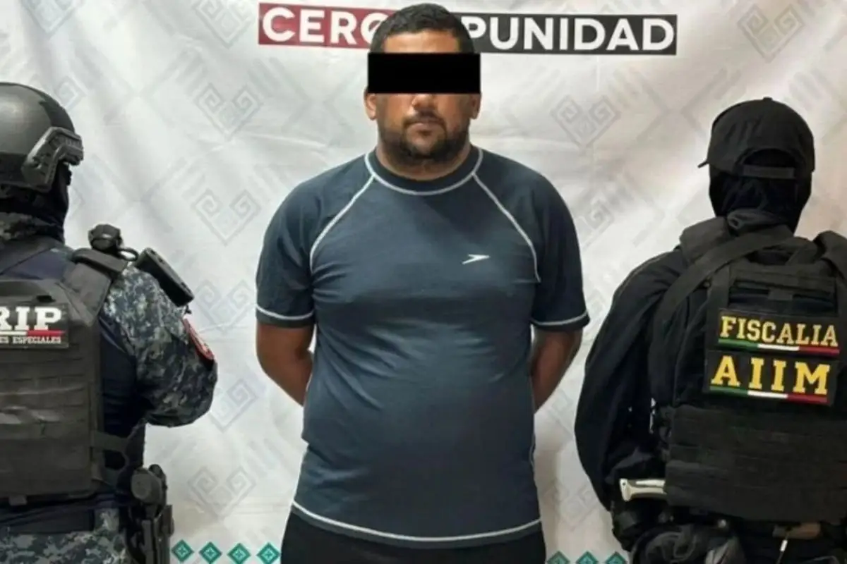 En discurso de graduación, alumna denuncia a profesor por acoso en Chiapas y lo detienen 1 Detienen a profesor de Prepa Felipe Carrillo por acoso
