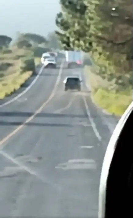 Delincuentes armados roban dos unidades de carga 