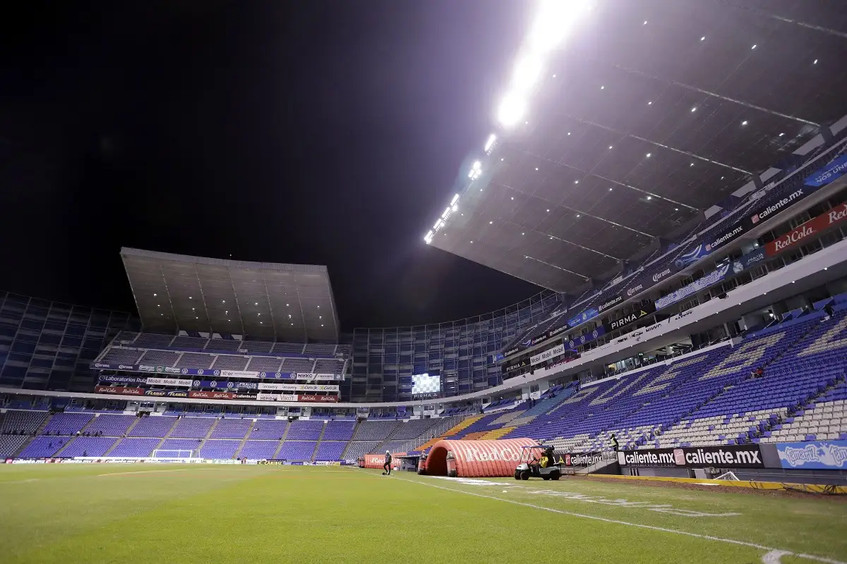 Analizan invertir 10 mdp para rehabilitar la cancha del Estadio Cuauhtémoc para el Mundial 2026