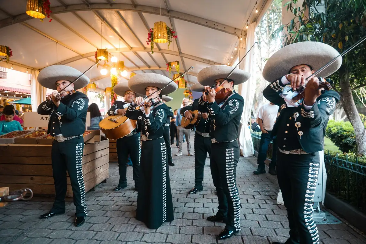Bety Sánchez inaugura Feria de la Manzana de Zacatlán 2025 Bronco da el primer concierto