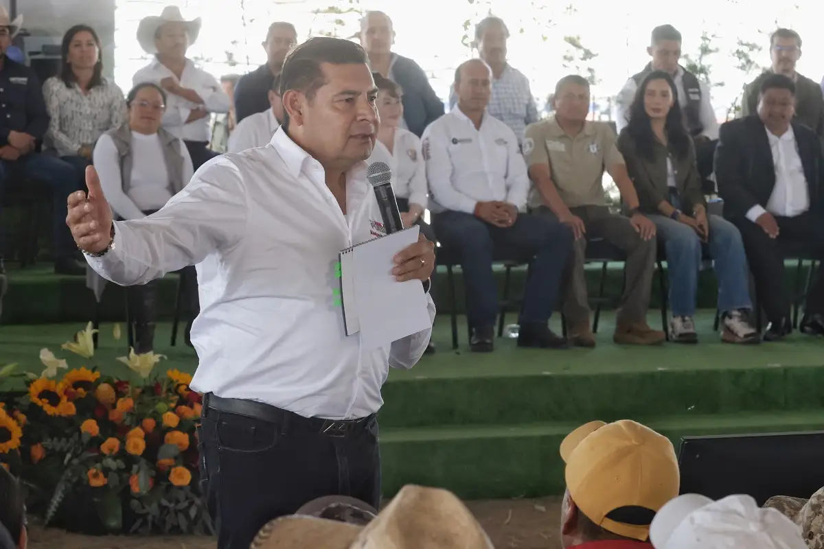 Con módulos de maquinaria, gobierno de Puebla construirá cinco carreteras en 2026