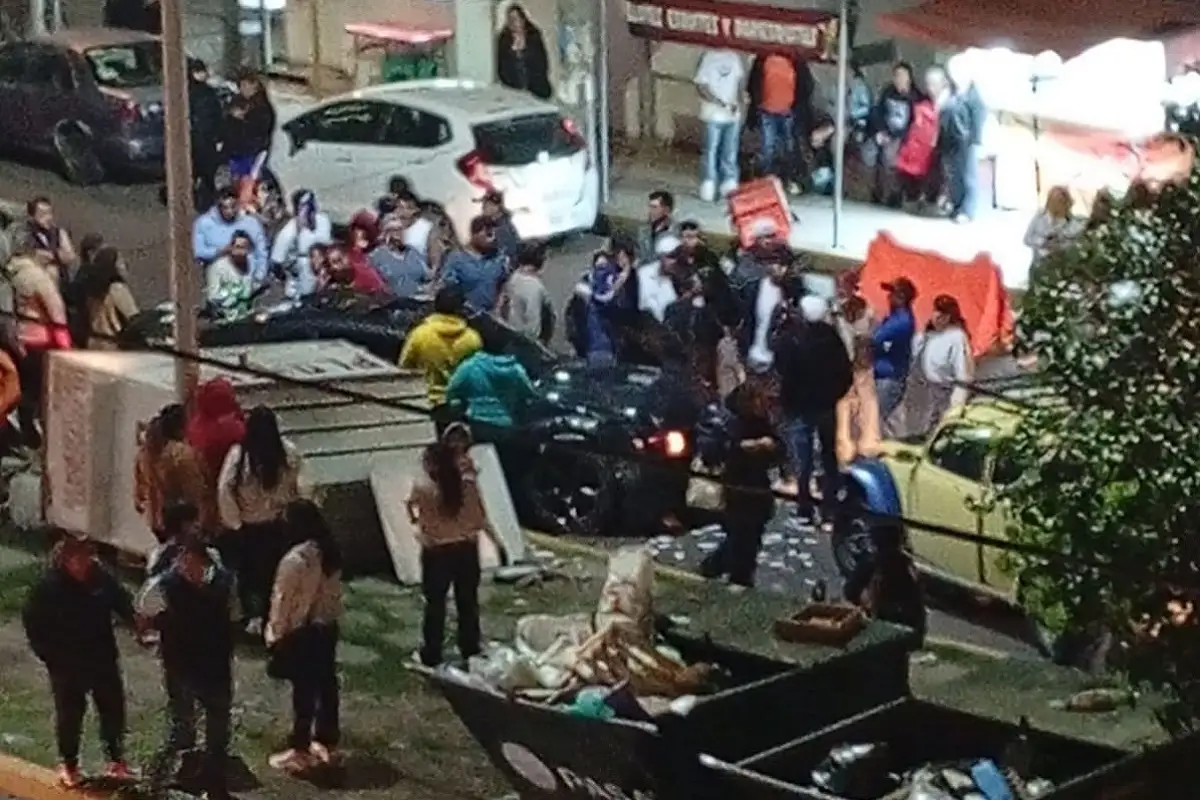 VIDEO: Conductor de un Camaro a exceso de velocidad se salta el camellón y choca en La Margarita 1 Accidente en La Margarita: Camaro se salta el camellón y choca