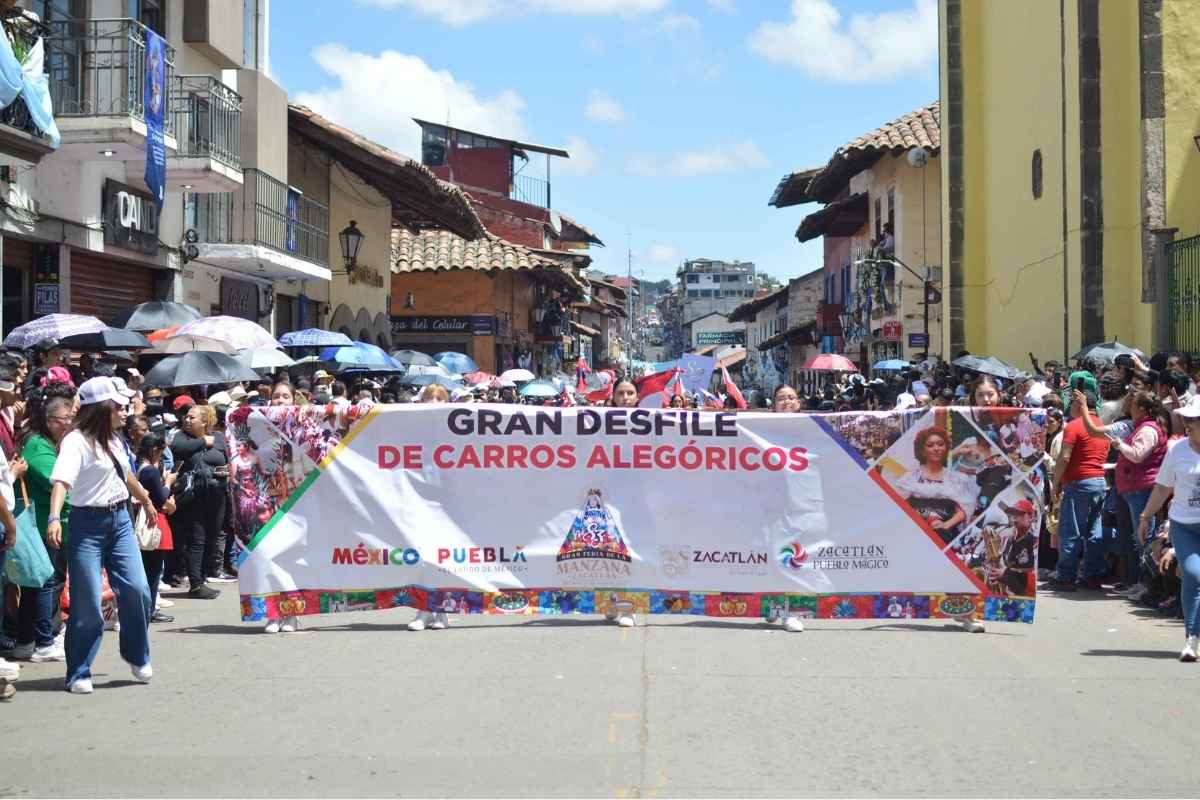 Desfile de carros alegóricos; la tradición que este 2025 reunió a más de 20 mil personas en Zacatlán 1 Desfile de carros alegóricos; la tradición que este 2025 reunió a más de 20 mil personas en Zacatlán 1