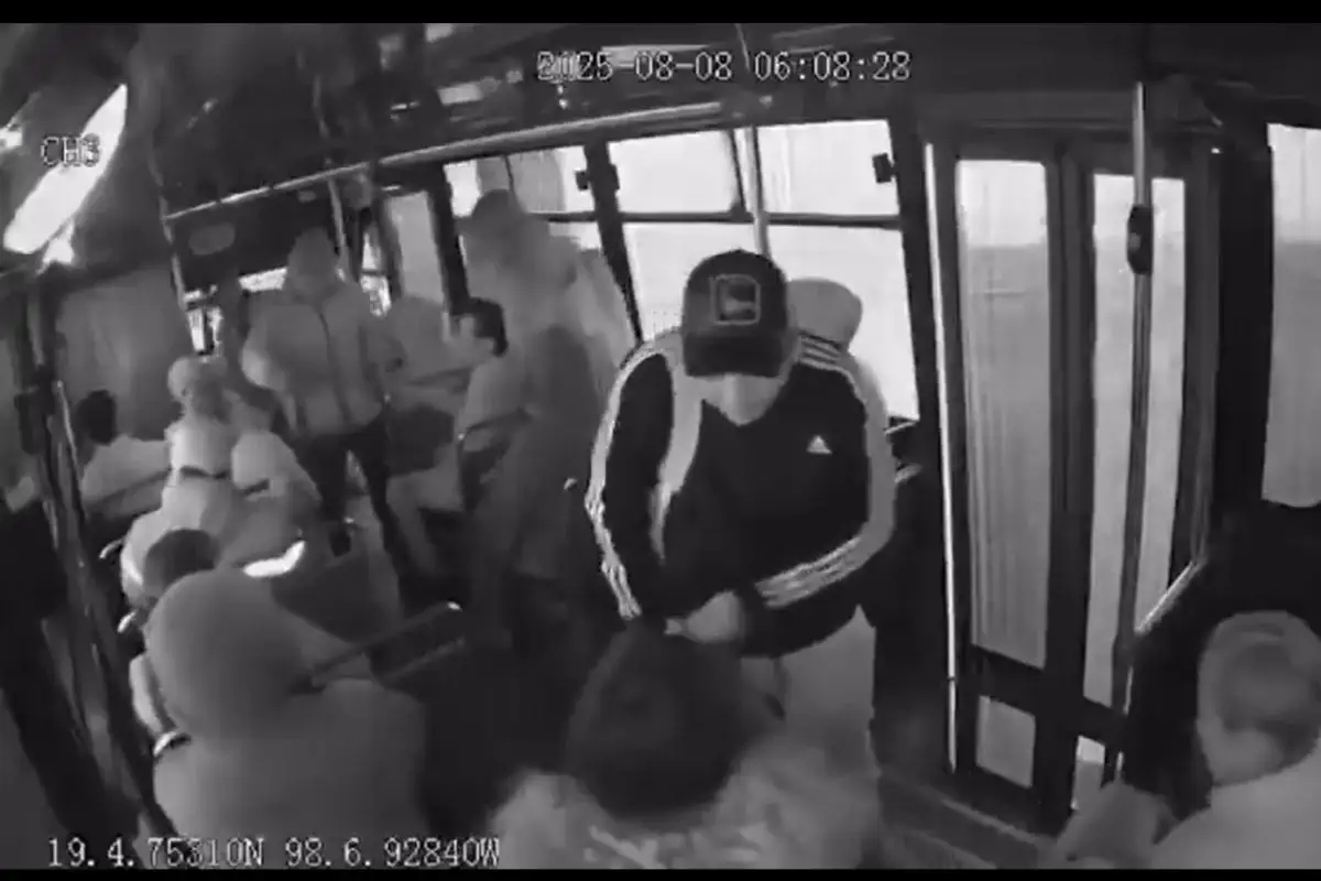 VIDEO: En menos de un minuto, delincuentes armados asaltan Ruta 68 en Xonacatepec 1 En menos de un minuto, delincuentes armados asaltan Ruta 68 en Xonacatepec