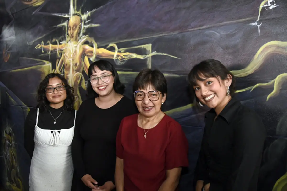 Estudiantes de Artes realizan mural en la Facultad de Psicología por sus 60 años 1 Estudiantes de Artes realizan mural en la Facultad de Psicología por sus 60 años