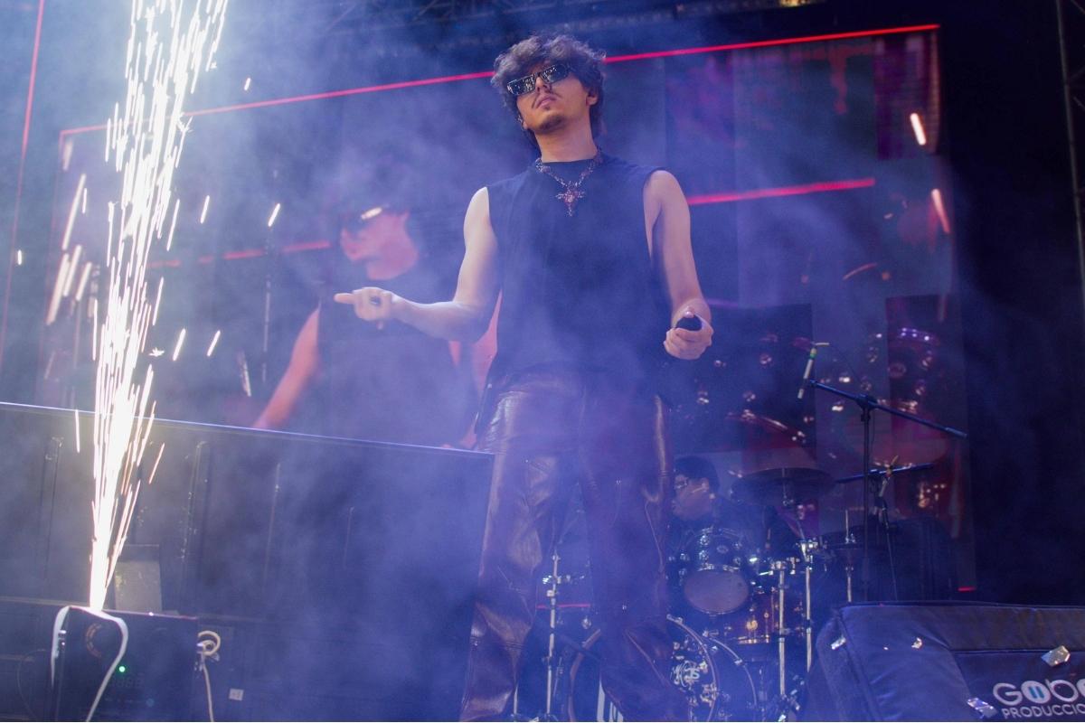 Gabito Ballesteros revienta el Teatro del Pueblo en Zacatlán; cumple a chavos y no tan chavos 2 Gabito Ballesteros revienta el Teatro del Pueblo en Zacatlán; cumple a chavos y no tan chavos1