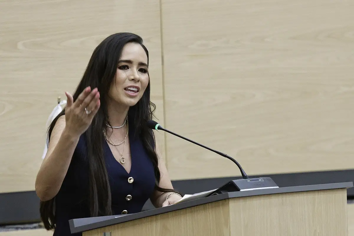 Grace Palomares se mantiene en el Congreso; revoca solicitud de licencia 2 Grace Palomares se mantiene en el Congreso; revoca solicitud de licencia