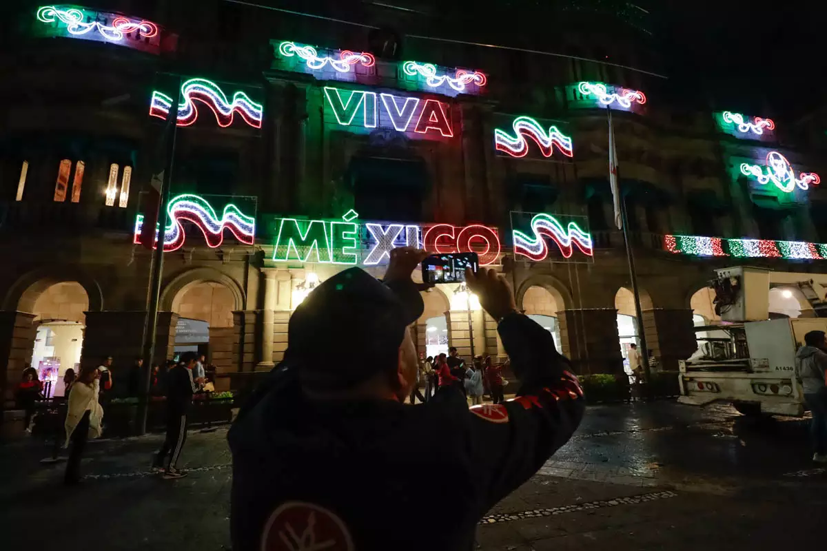 ILUMINACION PUEBLA 15 DE SEPTIEMBRE 8