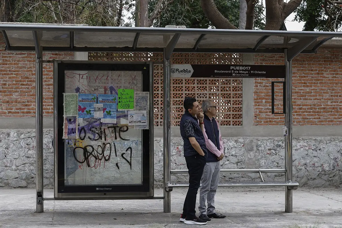 Ingresa concesión de paraderos del transporte público por 10 años al Congreso de Puebla