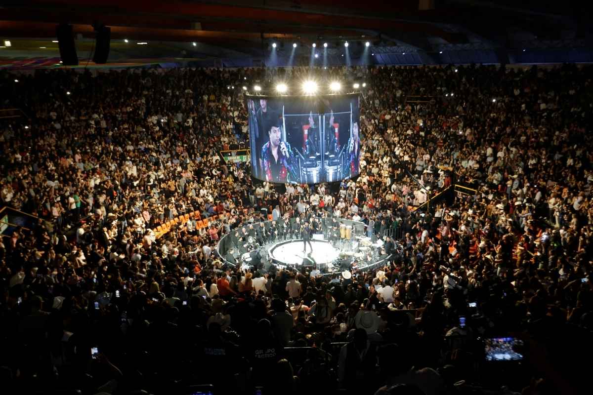 Julión Álvarez en el zócalo de Puebla el 15 de Septiembre- lo que sabemos