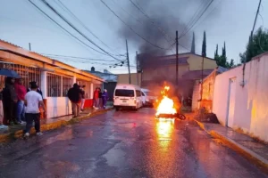 Linchan a presunto asaltante en Cuautlancingo. La noche de este jueves, habitantes de la colonia El Nopalito, golpearon a un hombre señalado de cometer asaltos en la zona