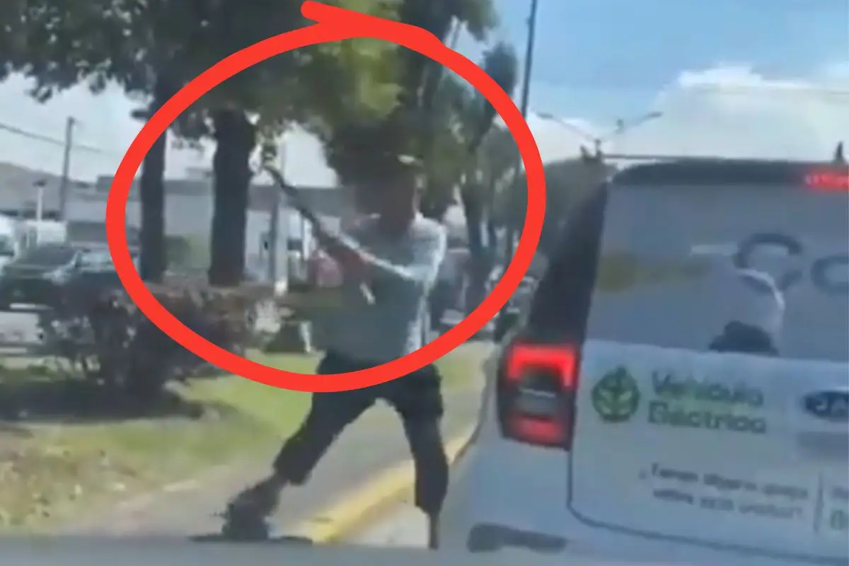 VIDEO: Limpiaparabrisas golpea un automóvil en pleno crucero del Bulevar Norte 1 Limpiaparabrisas golpea un automóvil en pleno crucero del Bulevar Norte