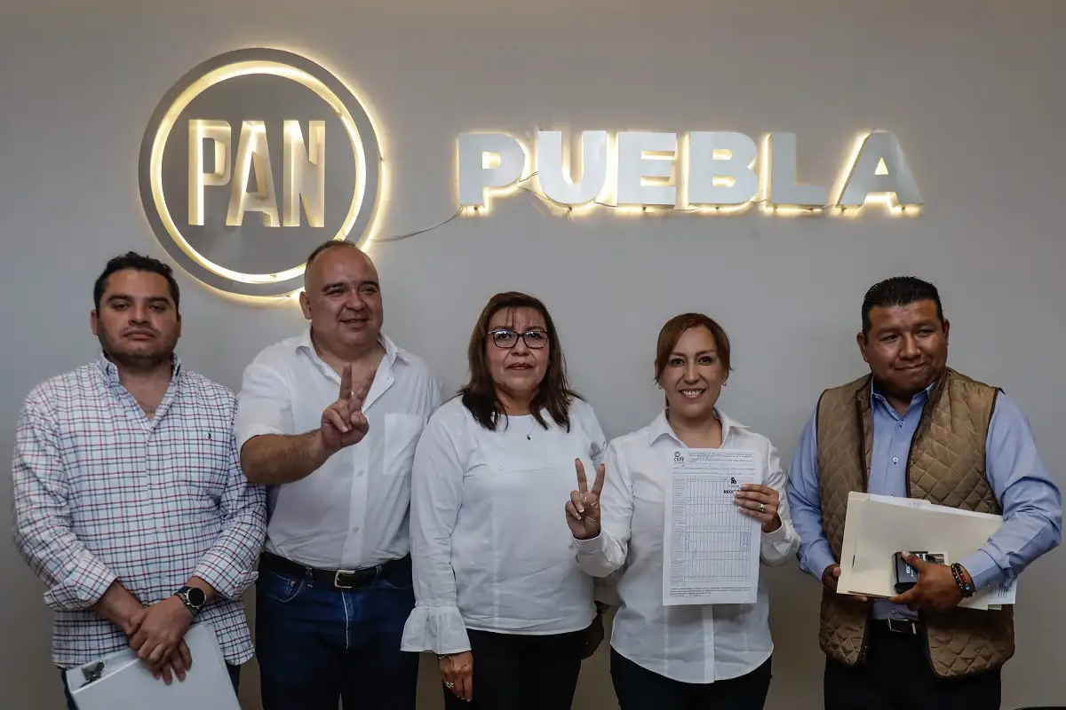 Lupita Leal se registra formalmente por el Comité Municipal del PAN en Puebla