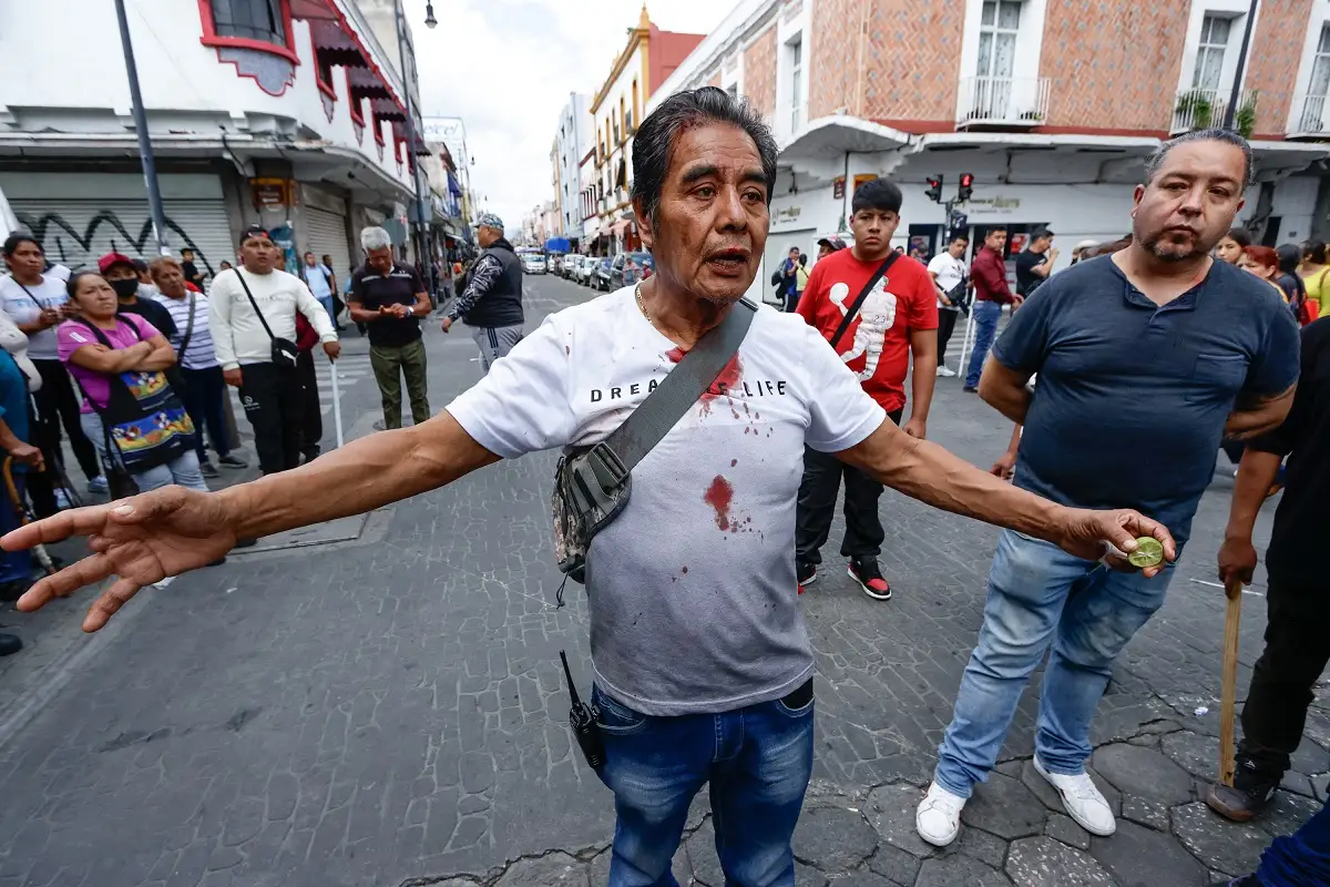 Nueva riña provocada por ambulantes en el Centro de Puebla