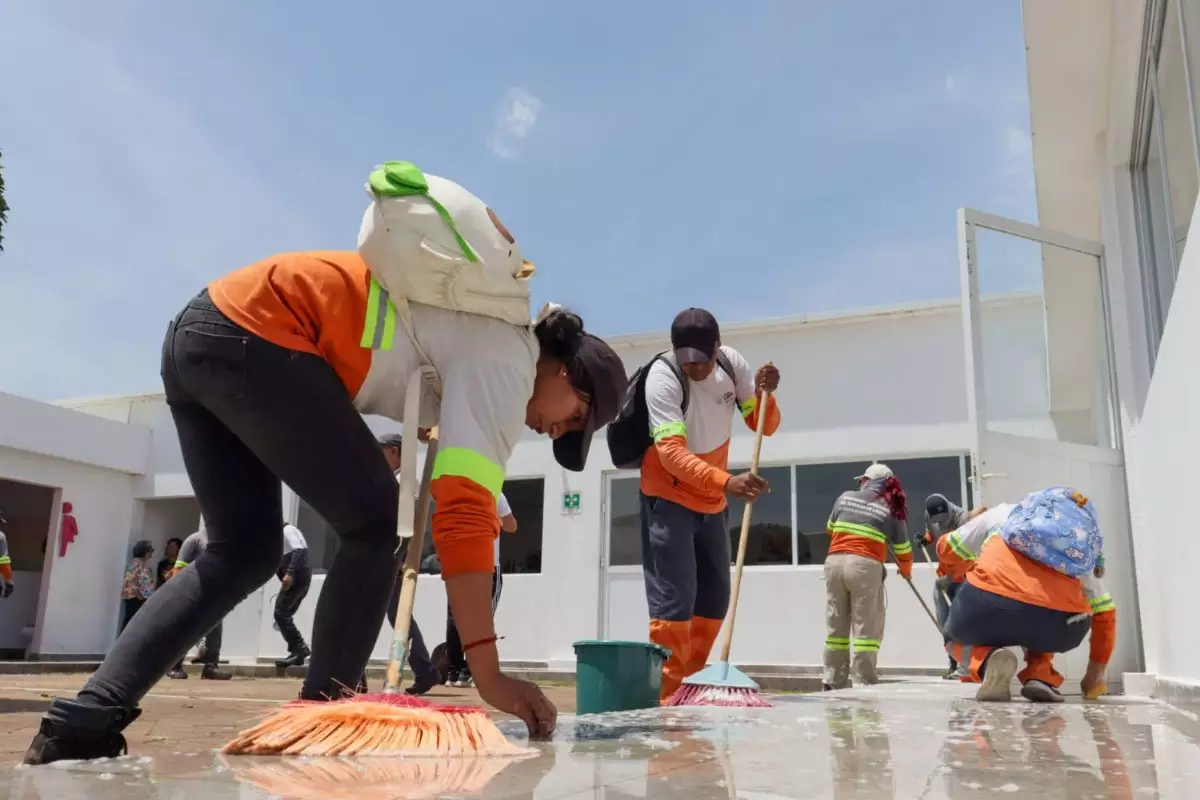 Realiza Gobierno de Tonantzin Fernandez faena comunitaria en la Guarderia DIF de Xixitla 2