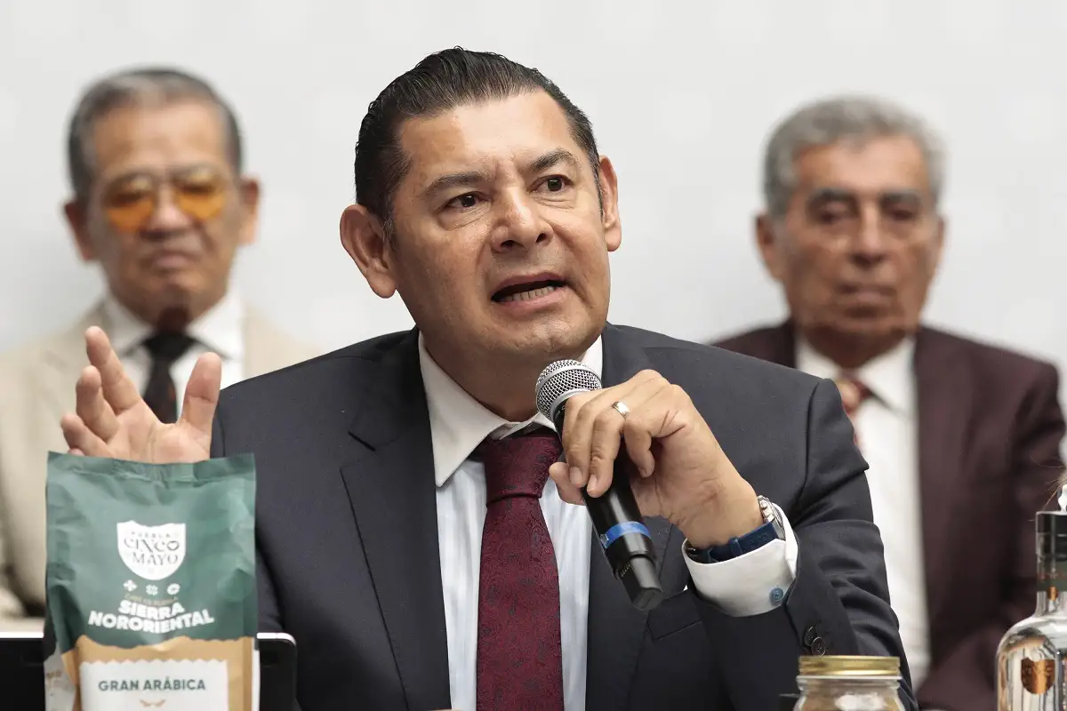 Refresquera amenazó a Alejandro Armenta por libro contra edulcorantes 1 Refresquera amenazó a Alejandro Armenta por libro contra edulcorantes