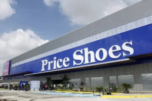 Roban 3 autos en el estacionamiento del Price Shoes del Sur