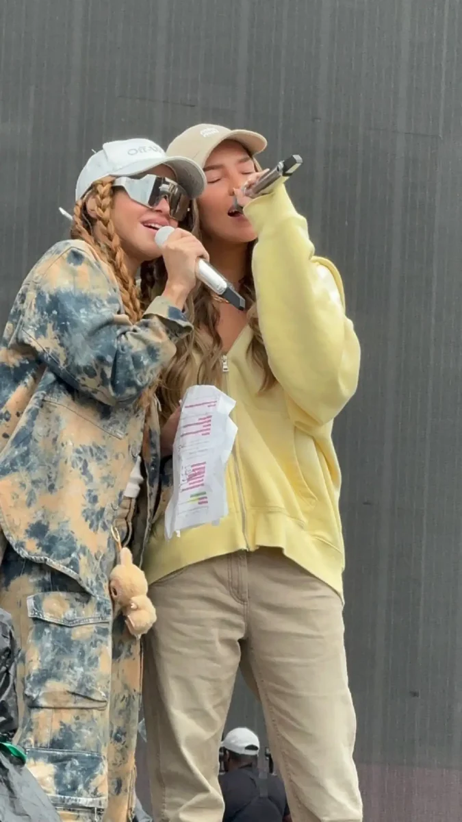 Shakira invita a Belinda a cantar