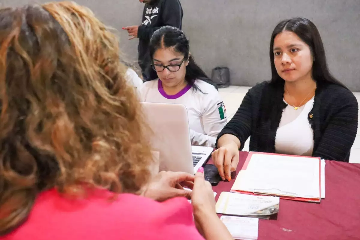 Tonantzin Fernandez reafirma compromiso con la ciudadania durante 12 horas de atencion en el Miercoles del Pueblo 3