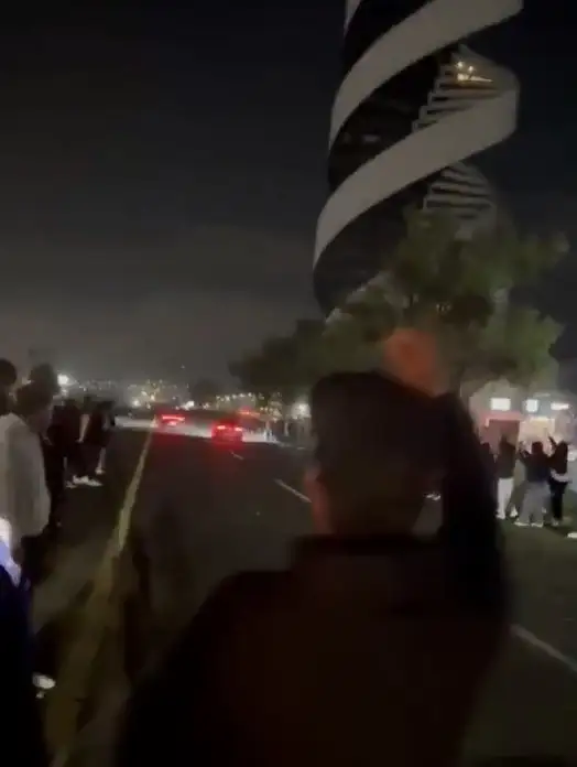 (VIDEO) Tras carambola en la Vía Atlixcáyotl, captan a conductores echándose arrancones 2 arrancones en Vía Atlixcáyotl