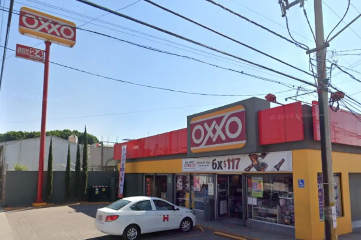 Roban dinero y mercancía en asalto a Oxxo en Naciones Unidas