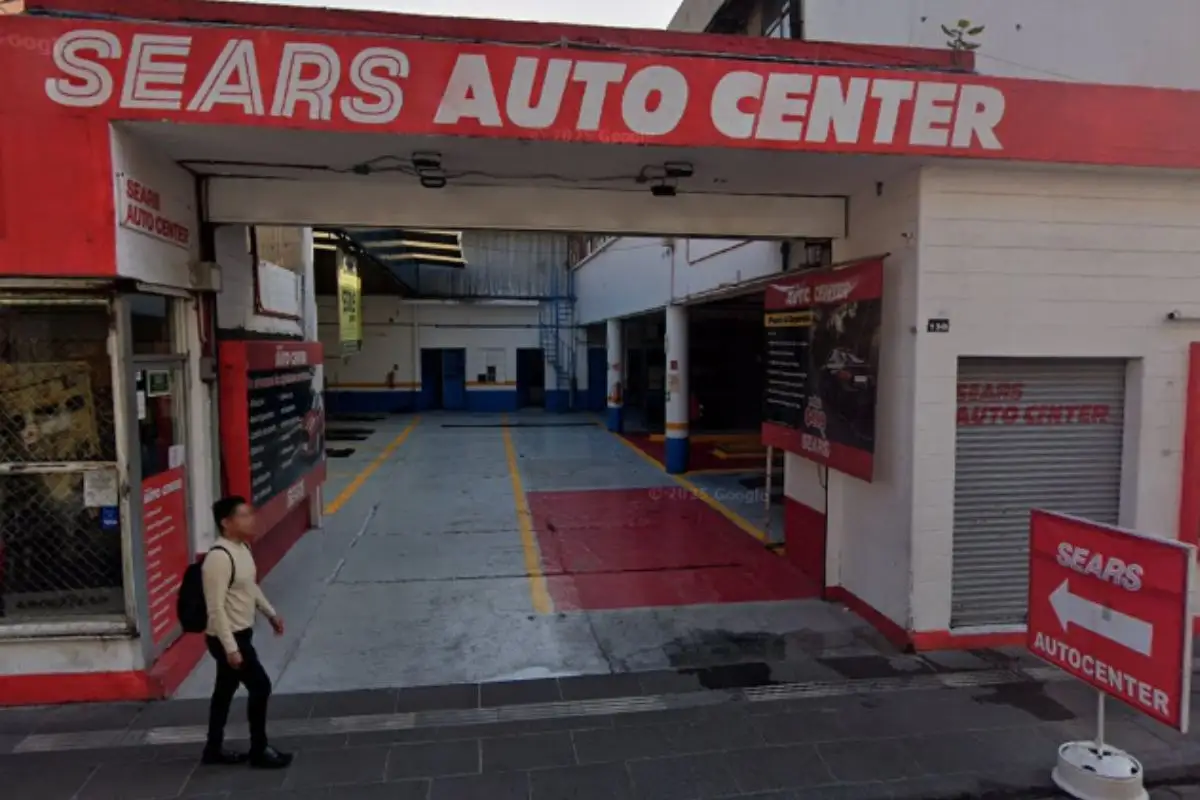 Roban 80 mil pesos en equipo del Sears Auto Center en el Centro de Puebla 1 asalto al Sears Auto Center
