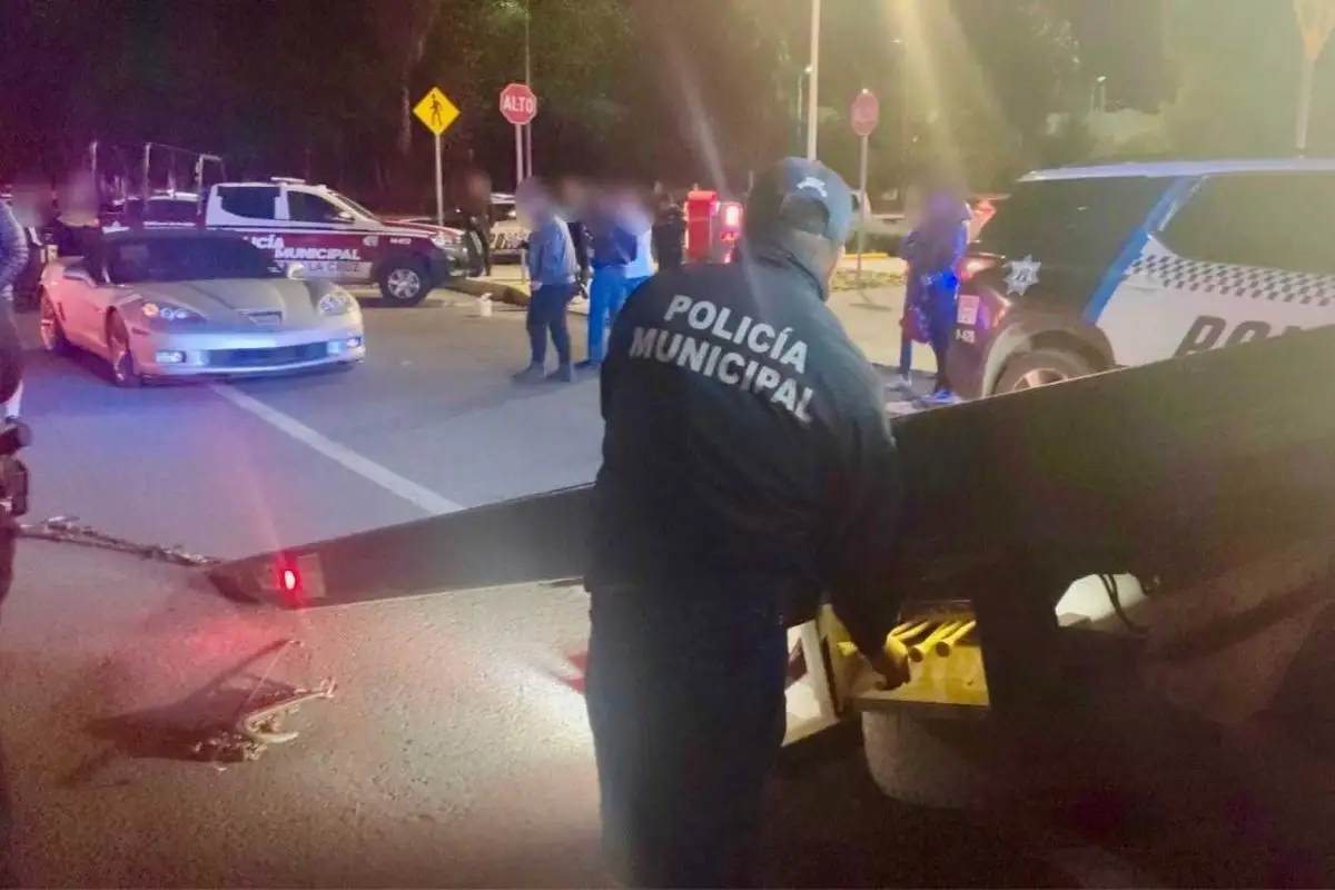 Policía de San Andrés Cholula asegura 16 vehículos por arrancones en la Atlixcáyotl 1 Policías aseguran coches por arrancones en Vía Atlixcáyotl