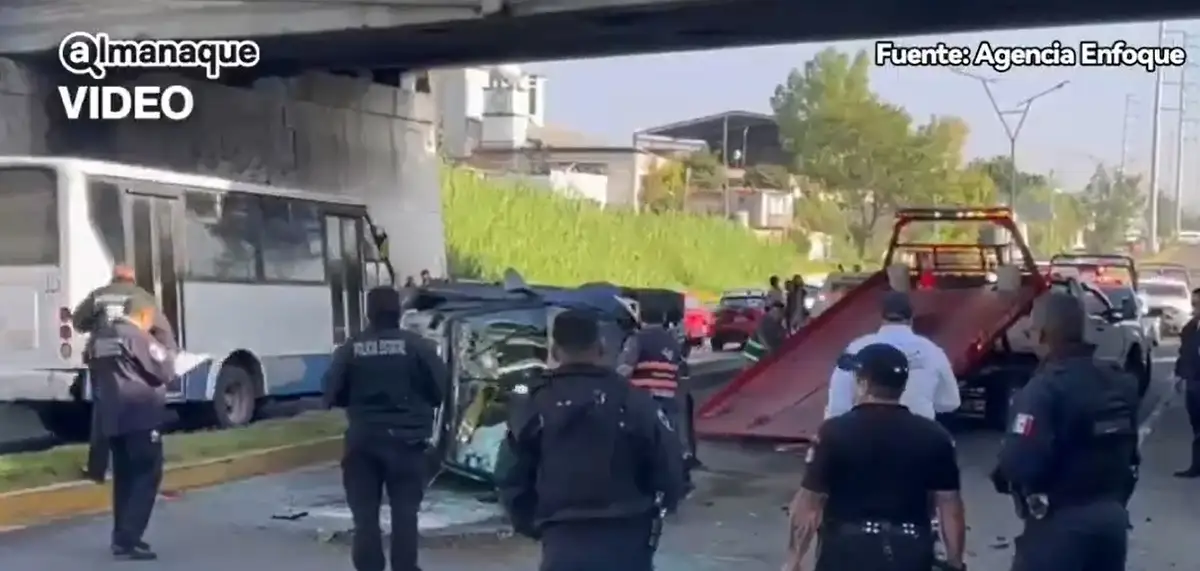 automóvil cayó desde la México-Puebla