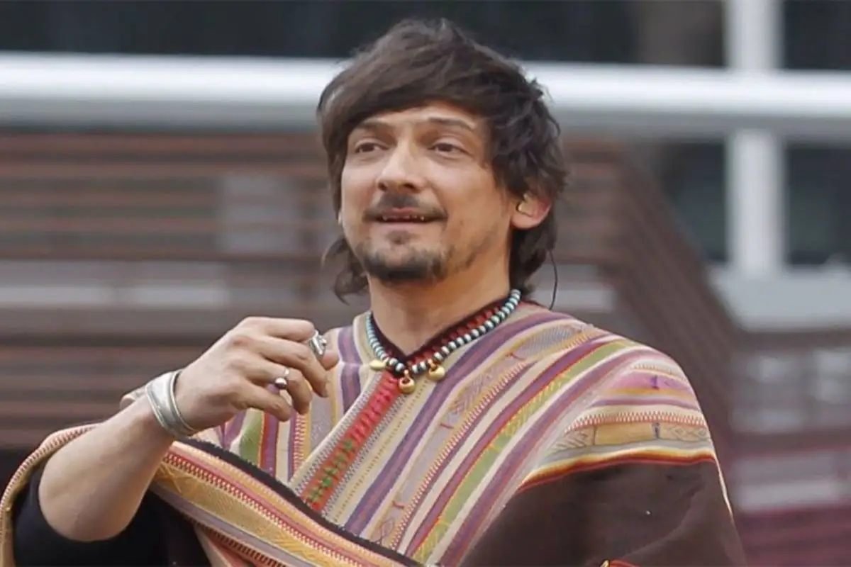 Bajan de avión a León Larregui y lo vetan de Air France