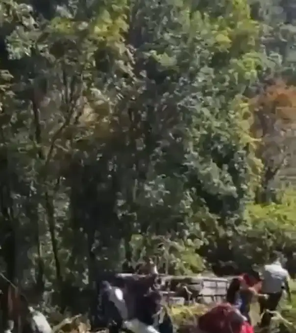 caída de un autobús en la México-Tuxpan 