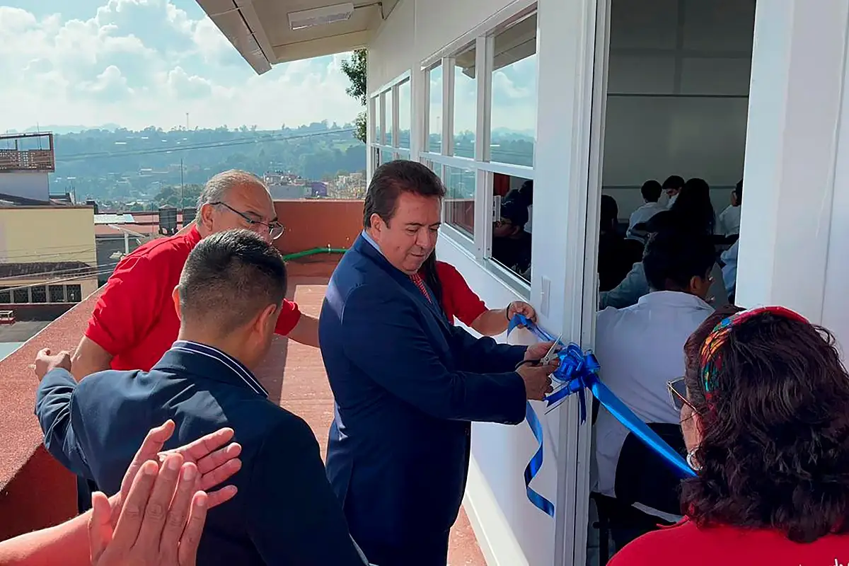 Para enriquecer la práctica académica, en el Complejo Regional Nororiental se inaugura nueva aula y Cámara Gesell