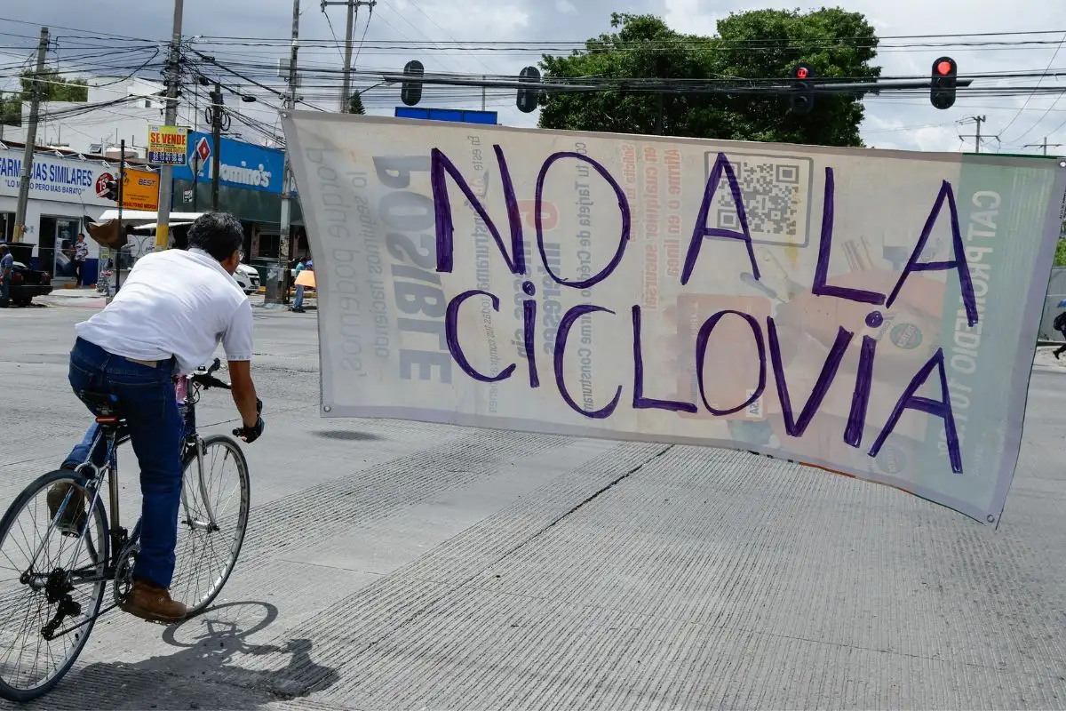 Ciclovía en Las Torres en disputa: vecinos se quejan por afectaciones, pero invaden el carril para ciclistas 1 Vecinos se oponen a ciclovía en Las Torres y la invaden