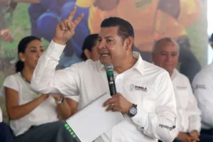 Quienes quieran un cargo en las elecciones 2027 Puebla, deben servir a la gente: Armenta