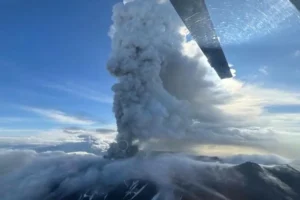 Así fue la explosión del volcán Krasheninnikov