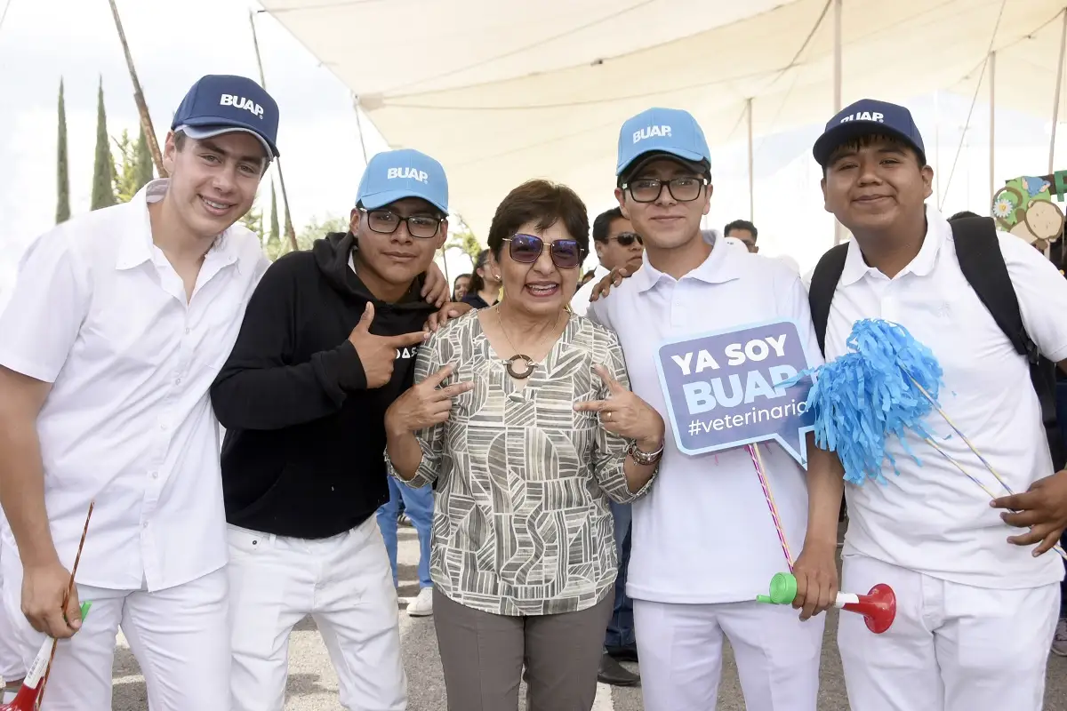 Lilia Cedillo visita unidades académicas en Tecamachalco 2 estudiantes de nuevo ingreso
