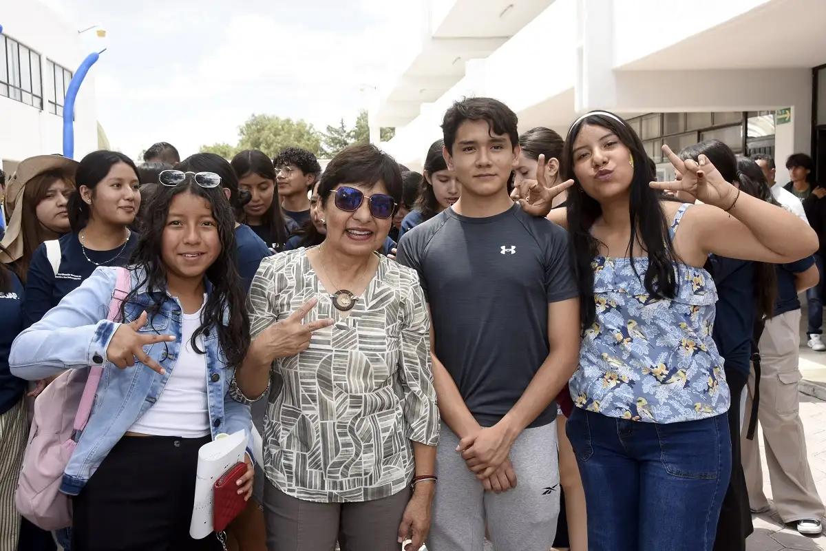 Lilia Cedillo visita unidades académicas en Tecamachalco 3 estudiantes de nuevo ingreso