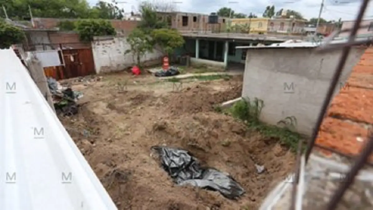 Localizan 18 cuerpos en una fosa clandestina en La Calera, Irapuato