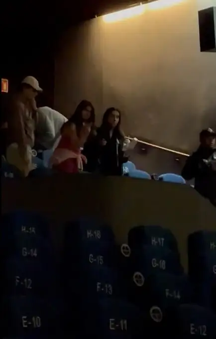 Lady Cineteca: Joven explota y le grita a asistentes que le pidieron guardar silencio 3 Lady Cineteca