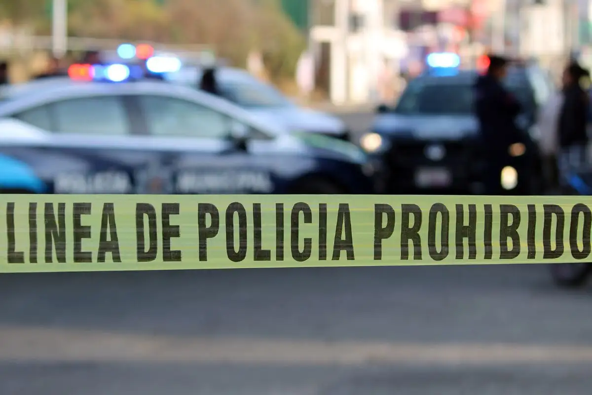 Hombre muere mientras pintaba una escuela en La Resurrección al caer de escalera 1 Hombre murió mientras pintaba salones de escuela en Puebla
