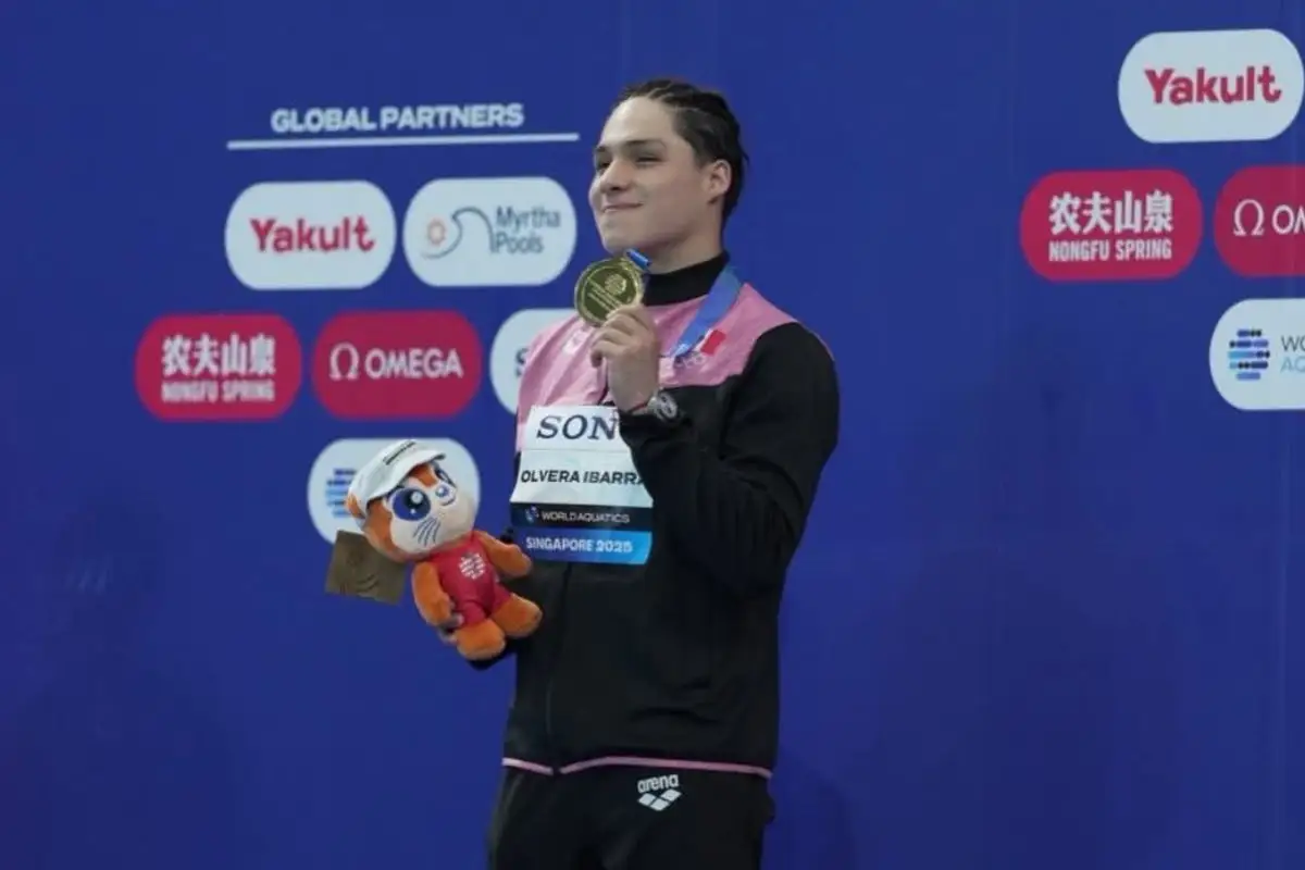 Clavadista Osmar Olvera se cuelga el oro en Campeonato Mundial