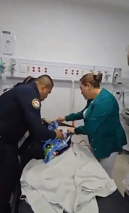 Policías rescatan a recién nacida abandonada en el Metro