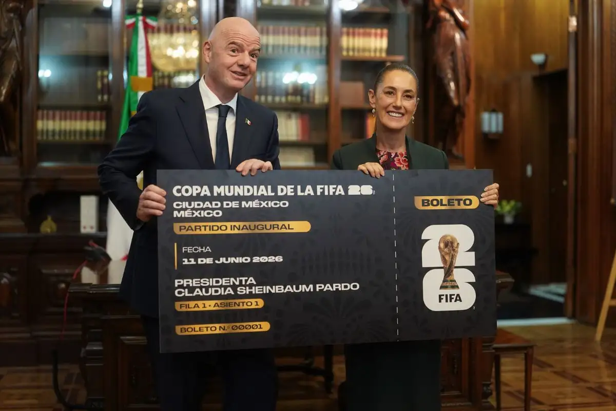 Sheinbaum analiza regalar boleto para el Mundial 2026 que le dio Infantino 1 Sheinbaum regalaría boleto de partido inaugural del Mundial