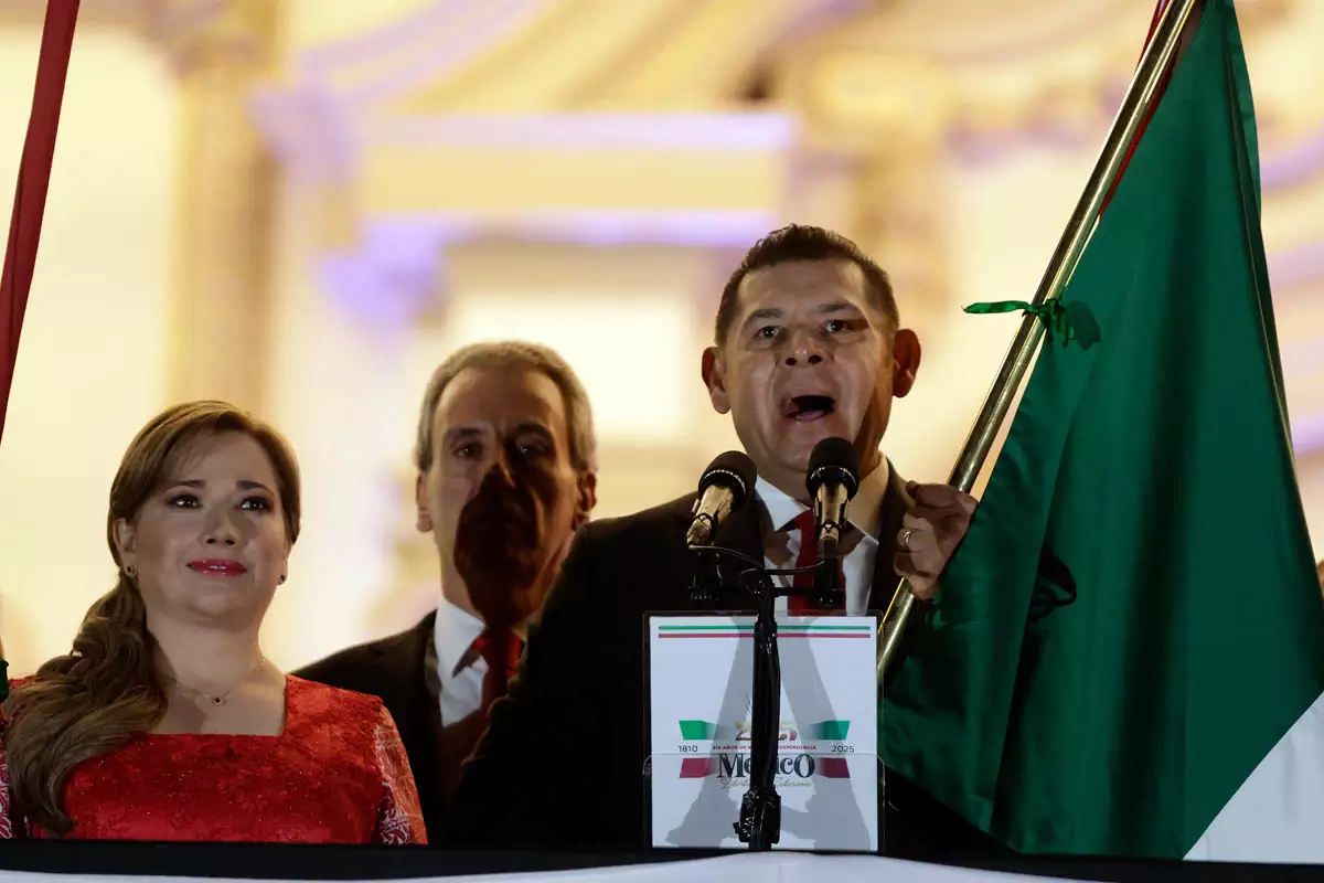 Dedicado a los migrantes, mujeres y a Sheinbaum, así fue el primer Grito de Independencia de Armenta
