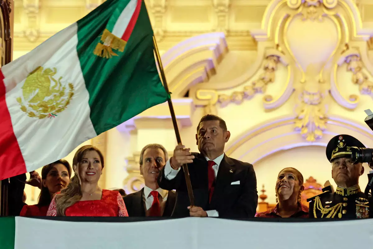 Dedicado a los migrantes, mujeres y a Sheinbaum, así fue el primer Grito de Independencia de Armenta