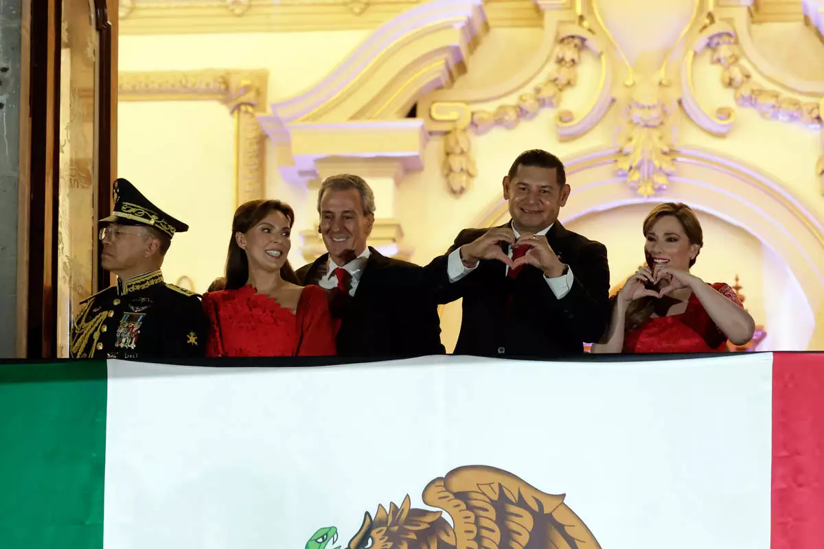 Dedicado a los migrantes, mujeres y a Sheinbaum, así fue el primer Grito de Independencia de Armenta | Foto: Agencia Enfoque