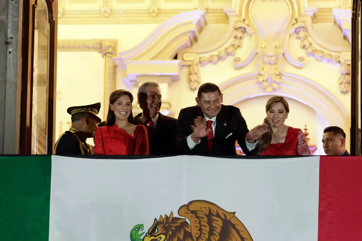 Dedicado a los migrantes, mujeres y a Sheinbaum, así fue el primer Grito de Independencia de Armenta